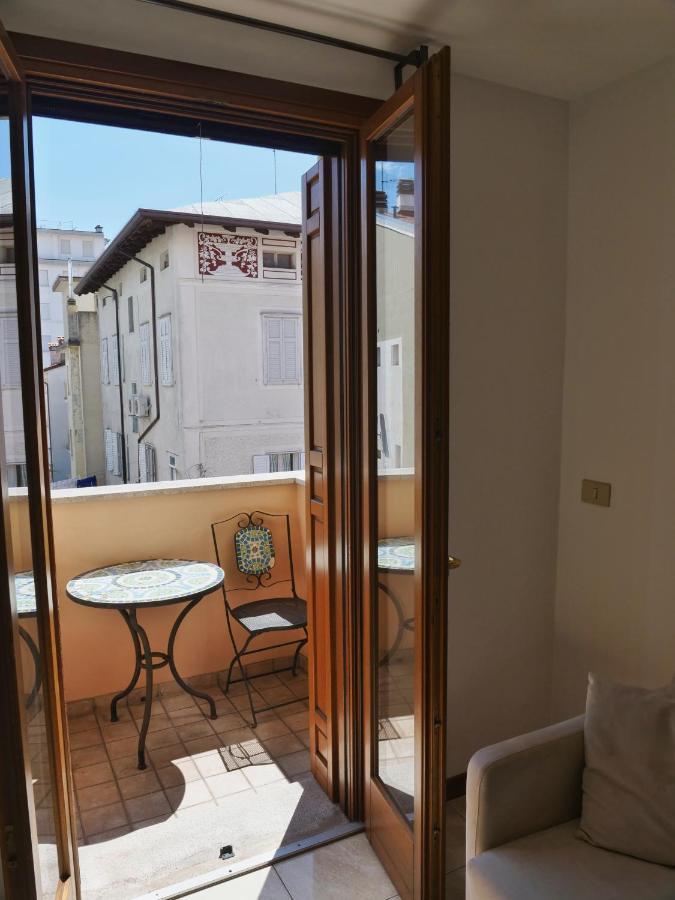Lounge Del Duca, Centralissimo Bicamere Su Due Livelli - Posto Auto A Richesta Grado Exterior photo